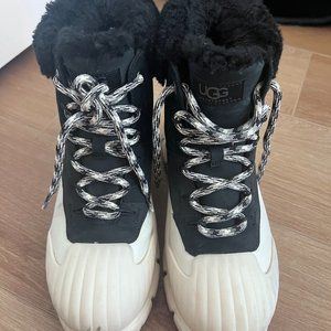 UGG Adiroam Hiker, Black, 7.5